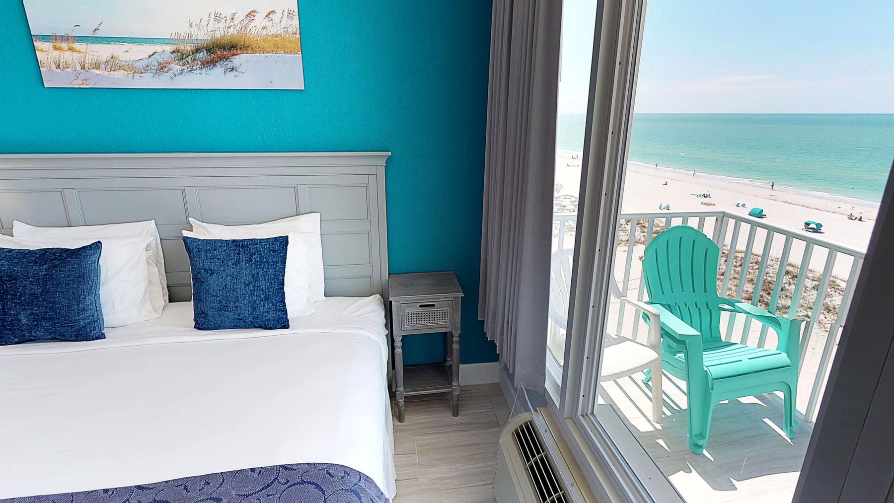 A private Gulf-front balcony with chairs over the beach